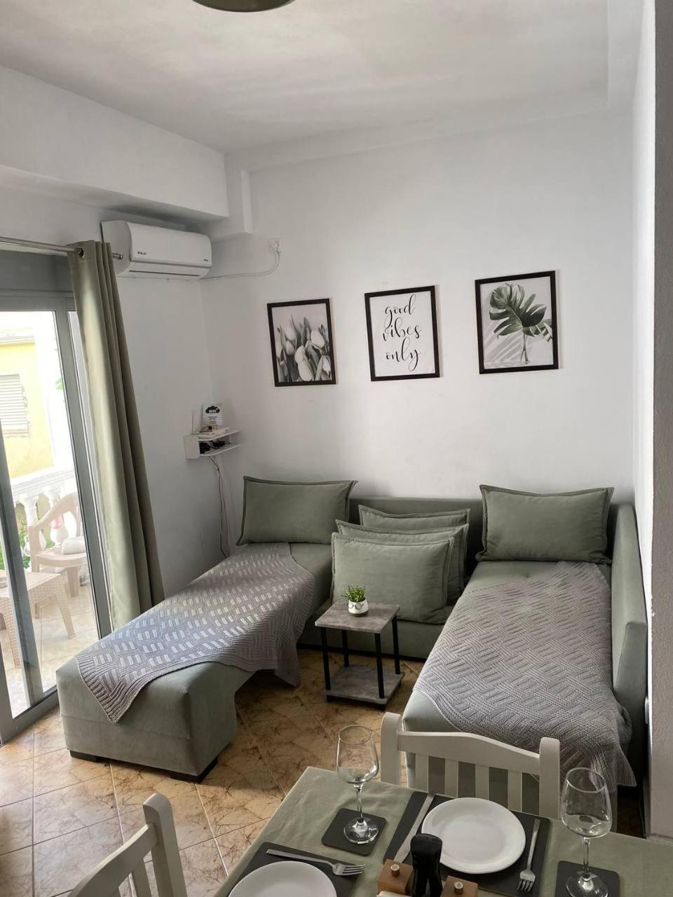 Happy Apartment Sarandë エクステリア 写真